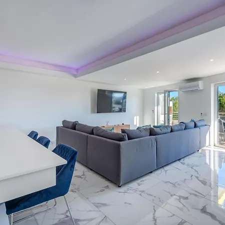 Ocean Drive - Oura - Jacuzzi - By Bedzy Apartamento