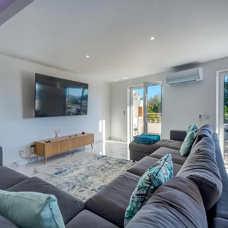 Ocean Drive - Oura - Jacuzzi - By Bedzy Apartment