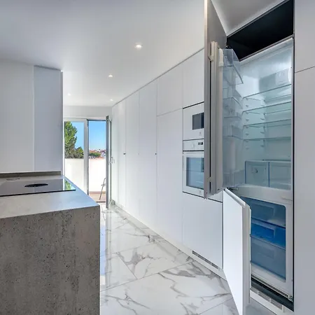 Ocean Drive - Oura - Jacuzzi - By Bedzy *